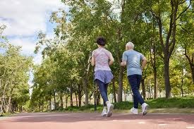 中锋市场暗流涌动！绿军尼克斯扎堆询价理查德，太阳面临留放两难抉择